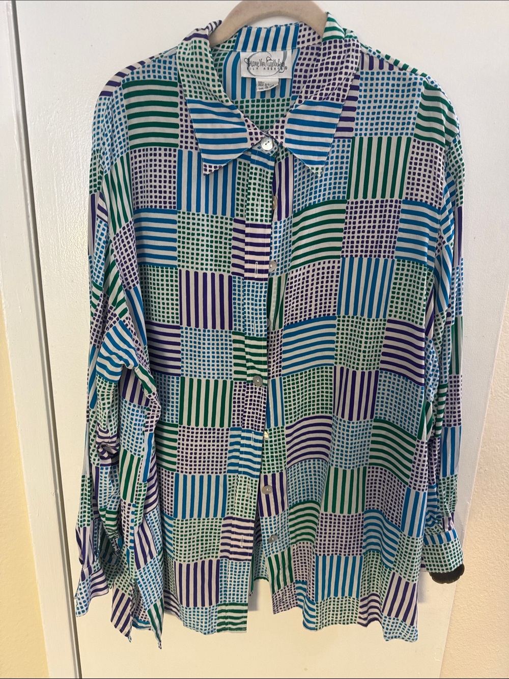 Vintage-Inspired Geometric Print Button-Up Shirt in Green & Blue